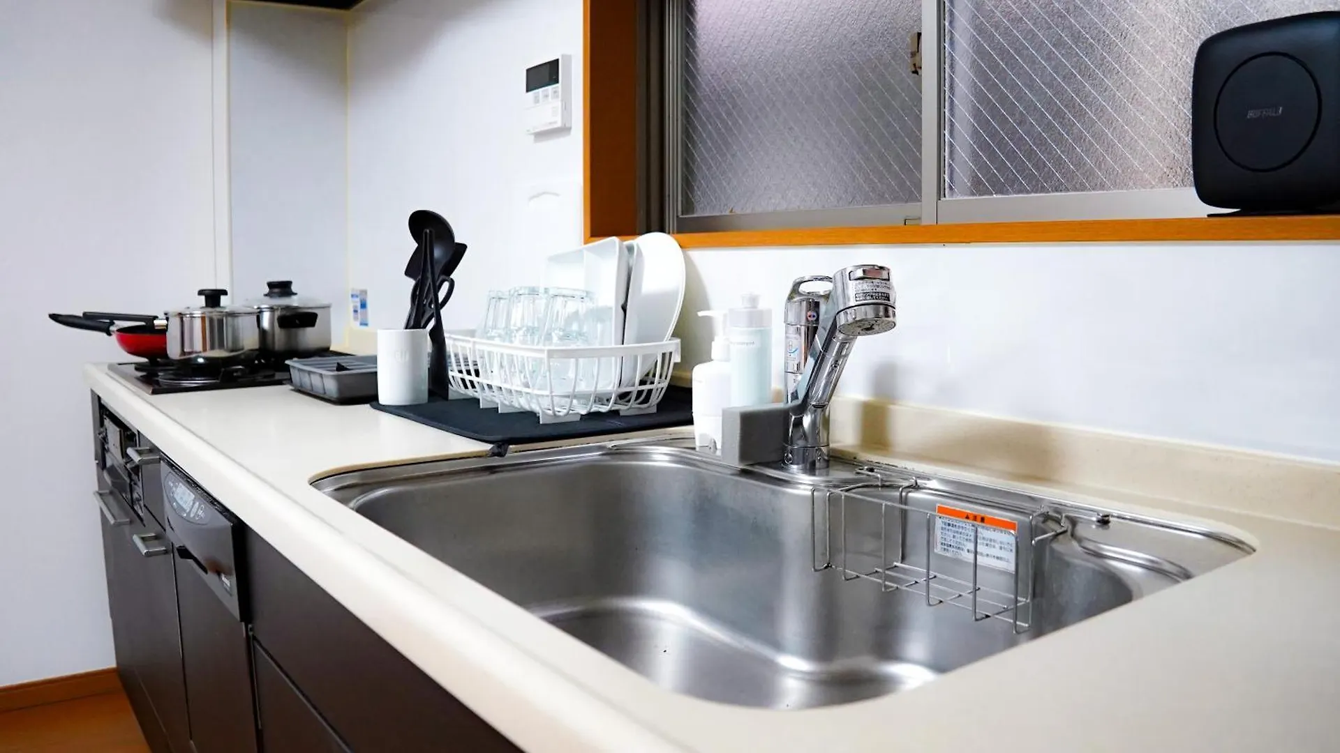 Apartment New【駅から2分】Usj空庭難波梅田まで10分!まるごと一軒家貸し切り!大人数宿泊可能!駐車場有 Osaka